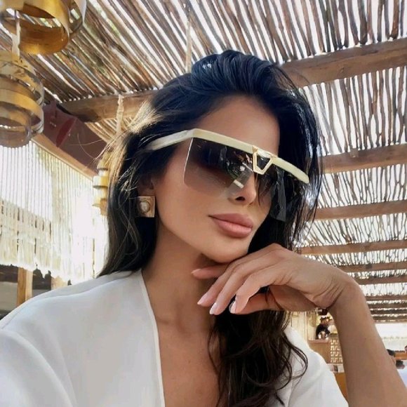 Chic Gold and Black Sunglasses - Picture 1 of 14